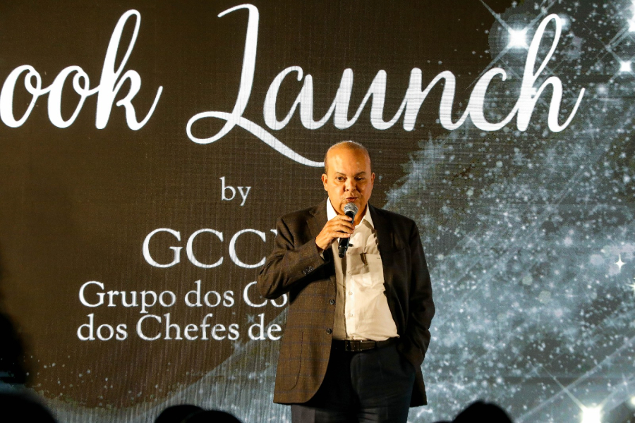 Diplomatas celebram o Brasil em livro histórico