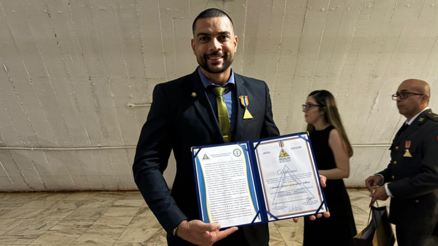 Cláudio Ulhoa recebe Medalha da Defesa Civil