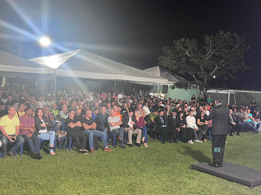 Deputado Roosevelt recebe mais de 1.500 bombeiros e policiais militares para debate sobre o posto acima