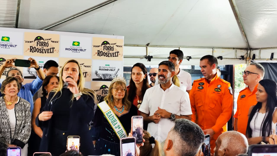 Forró do Roosevelt: deputado recebe 2.500 idosos em sua residência