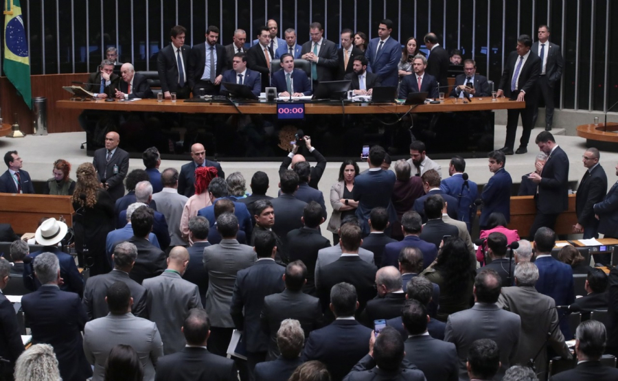 Congresso enfrenta veto de Lula sobre penas do 8 de janeiro