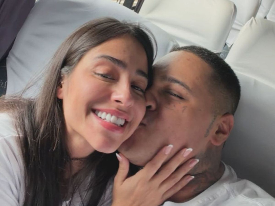 MC Ryan SP é solto após decisão da Justiça e reaparece ao lado da esposa