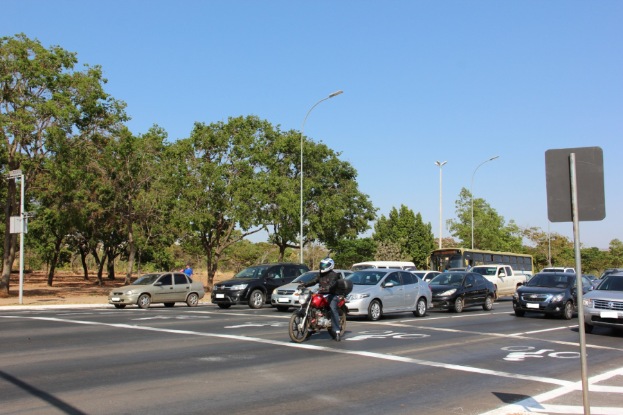 Obra em adutora fecha entrada do Sudoeste pela 4ª Avenida nesta quarta-feira