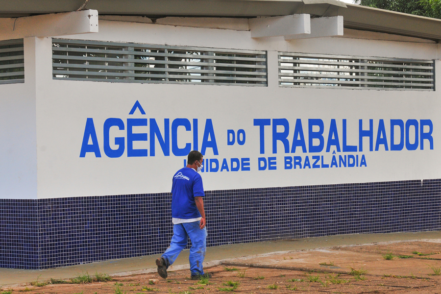 DF abre 792 vagas de emprego com salários de até R$ 8 mil