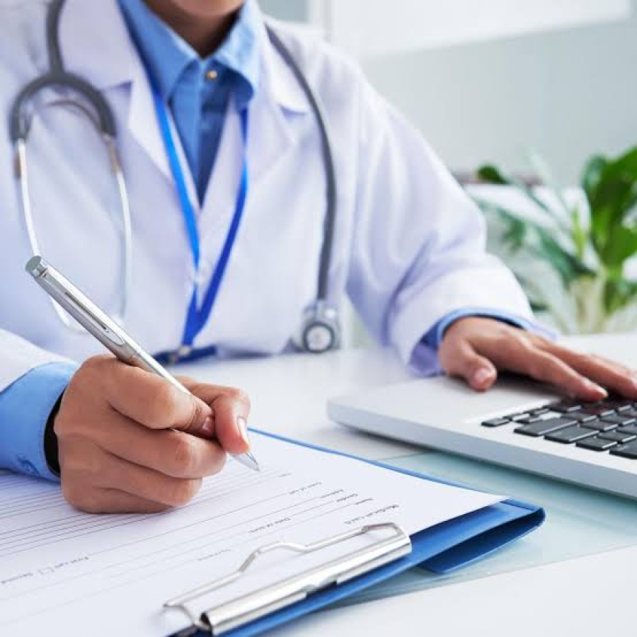 DF abre seleção para 320 médicos temporários com salários de até R$ 21,3 mil