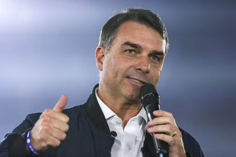 Flávio Bolsonaro participa de sabatina na Globo nesta sexta; veja horário e como assistir