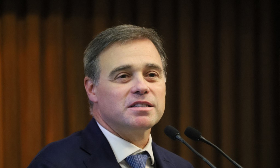 André Mendonça retira sigilo da Pet 15.645 do caso Master após decisão de Fachin