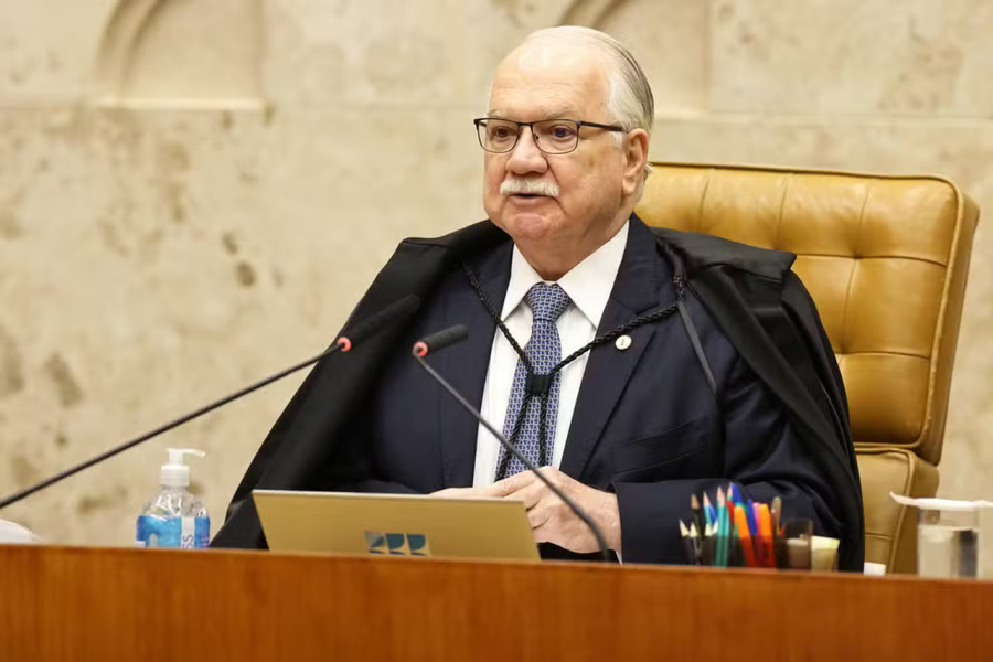 Fachin e Flávio Dino divergem sobre regimento durante sessão do STF que analisa caso Moraes