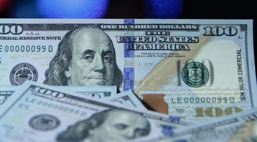 Ibovespa bate recorde acima de 209 mil pontos e dólar cai após primeiro turno das eleições