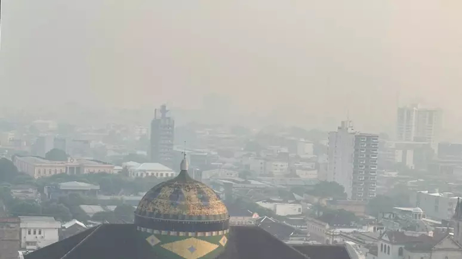 Queimadas no Amazonas deixam Manaus coberta por fumaça pelo terceiro dia consecutivo