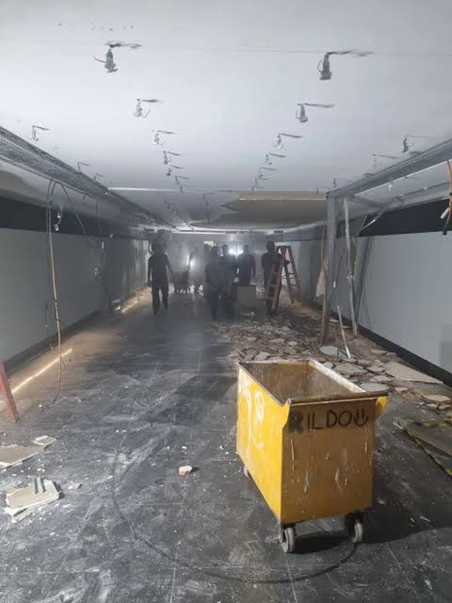 Teto da Câmara dos Deputados desaba em Brasília e corredor é interditado